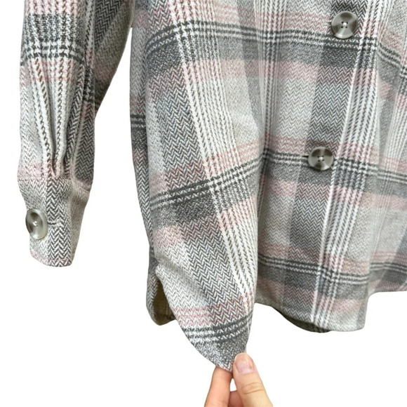 Steve Madden NWOT High Noon Cozy Gray Pink Plaid Flannel Sherpa Shacket Medium - Picture 4 of 10
